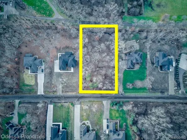 62747 Braun Dr, Washington, MI 48094