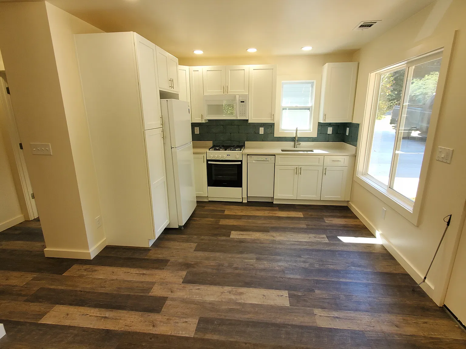 2 bed, 700 sqft, $1,575 — Photo 3