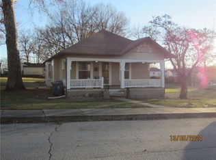 105 E Hurt St, Liberty, MO 64068
