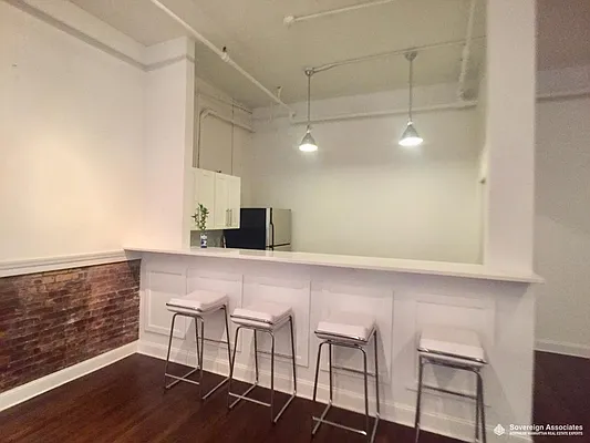 Rented by Sovereign Associates | media 18