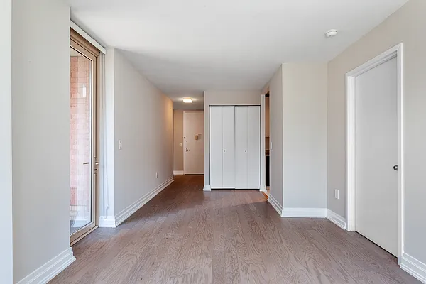 Rented by Greystar | media 4