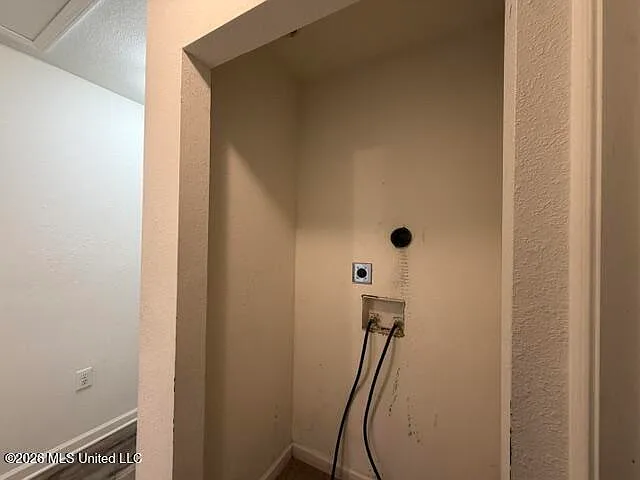 716 Layton Dr — Photo 9