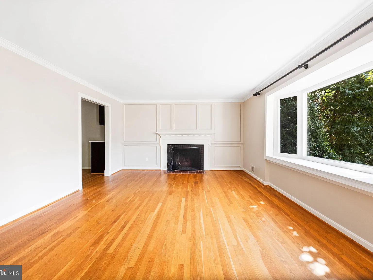 4 bed, 3.0 bath, 2880 sqft, $5,195 — Photo 4
