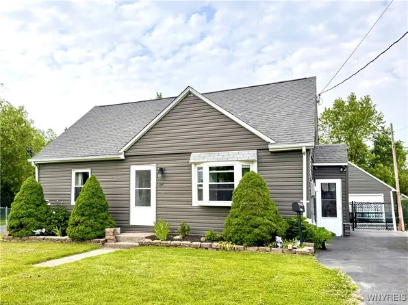 64 Burmon Dr, Orchard Park, NY 14127
