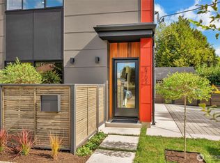 6702 52nd Ave S, Seattle, WA 98118