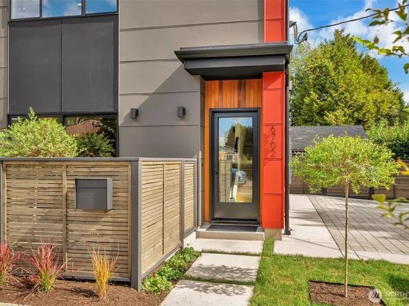 6702 52nd Avenue S, Seattle, WA 98118
