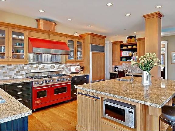 3rd image of 425 E Lake Sammamish Shore Ln NE
