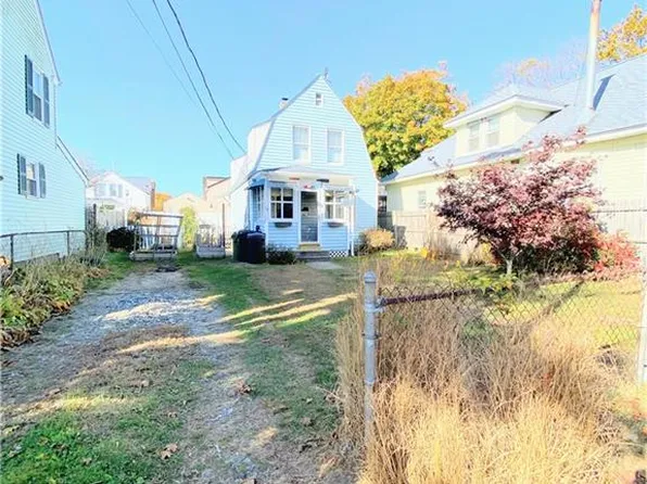 31 Sagamore St, Warwick, RI 02889