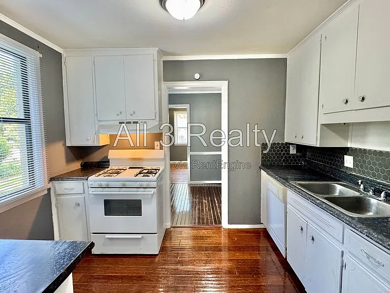 208 Bradley Dr — Photo 15