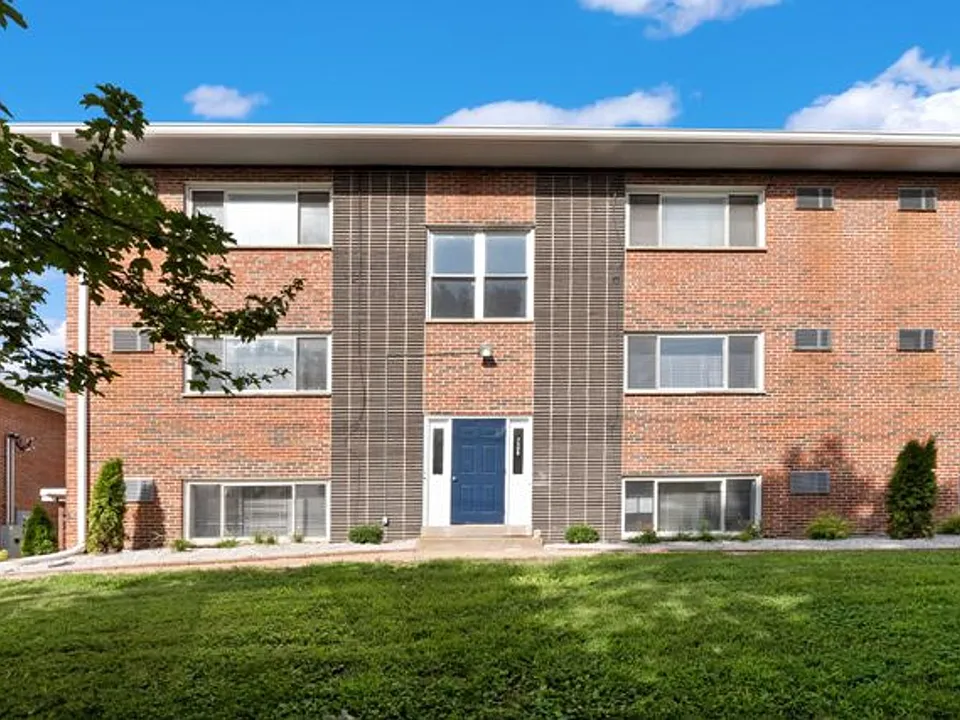 Newly Remodeled Apartments for Rent in Maplewood