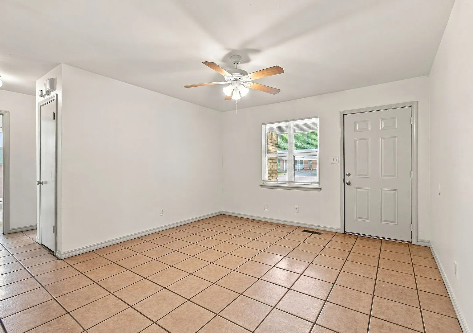 3 Bed | 1.5 Bath in Collinsville! — Photo 4