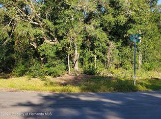 10752 N Academy Dr, Citrus Springs, FL 34434
