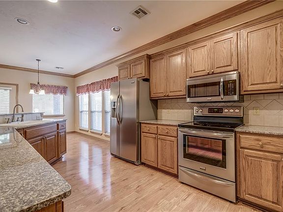 5th image of 4121 NE 142nd Ct