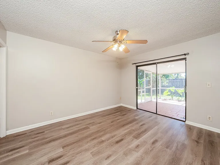 9732 Saddlebrook Dr — Photo 6