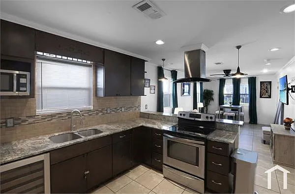 5 bed, 1525 sqft, $2,500 — Photo 4