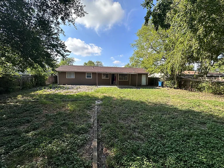 5221 Borchers Dr — Photo 9