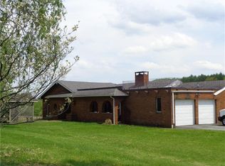 89 Black Walnut Rd, Commodore, PA 15729