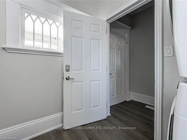 200 Park Ave #UPPER — Photo 13