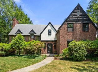 32 Taylor Crossway, Brookline, MA 02445