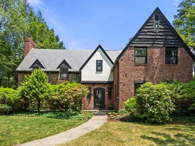 32 Taylor Crossway, Brookline, MA, 02445