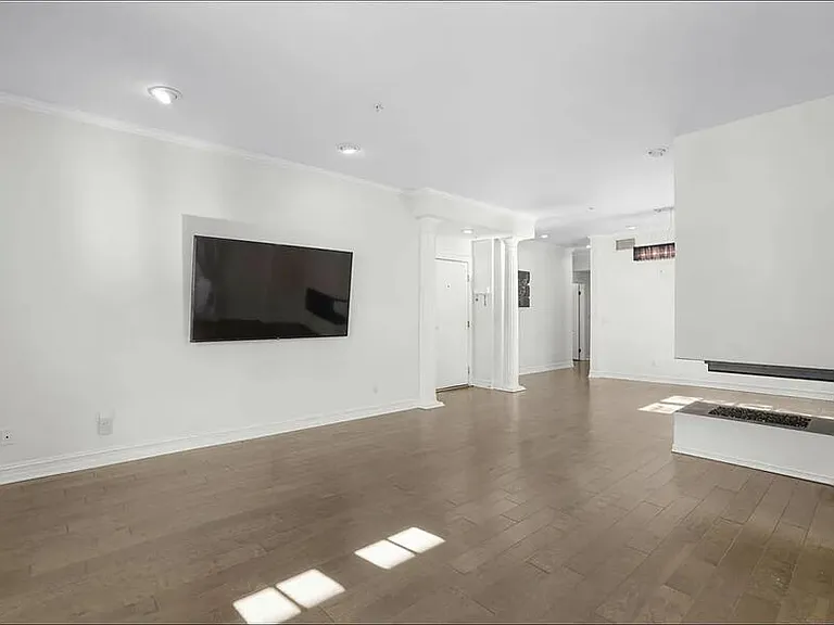 9848 Vidor Dr #101 — Photo 1