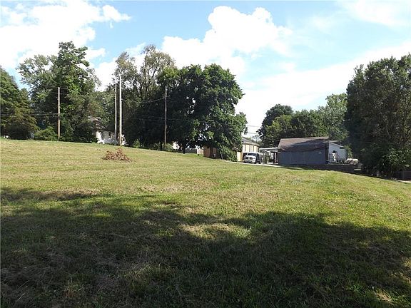 3rd image of 1510 Douglas St