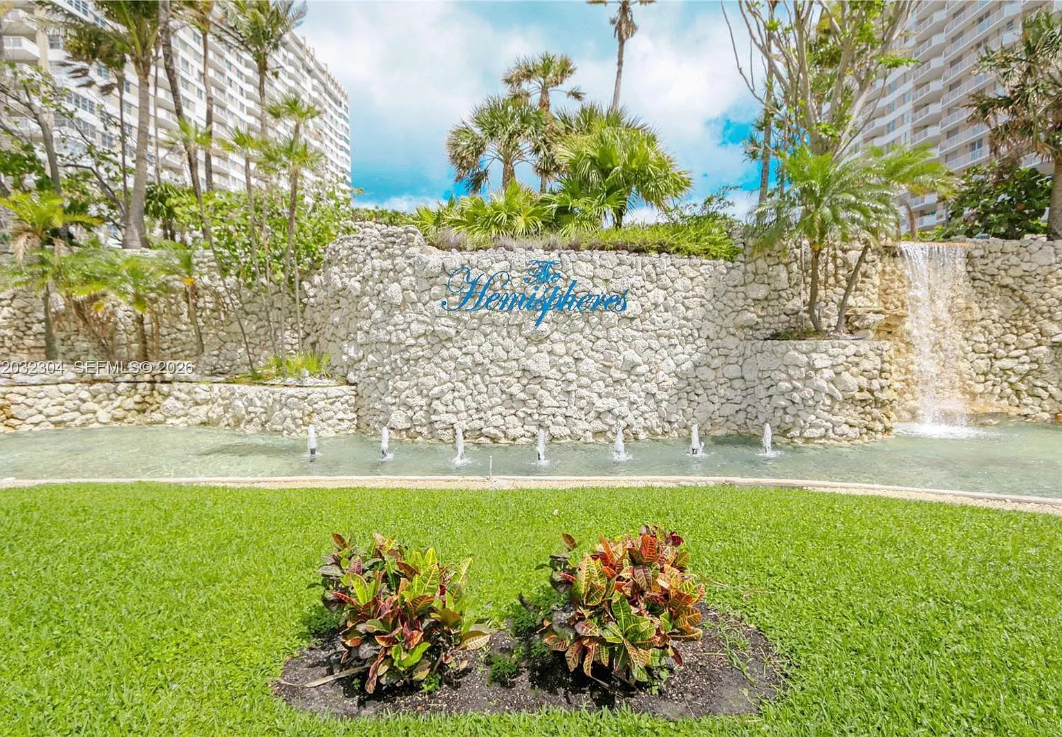 Hemispheres Condo — Photo 2