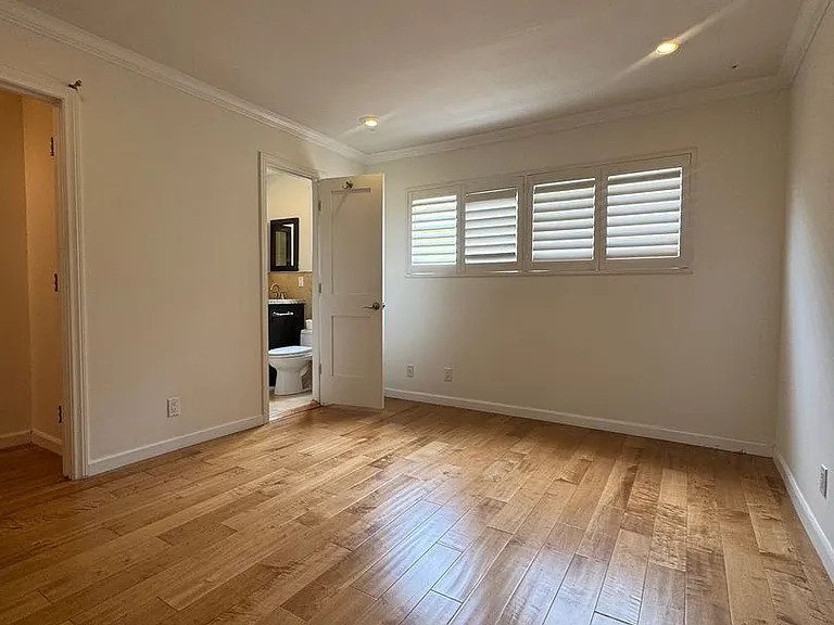 1024 Pier Ave #1 — Photo 9