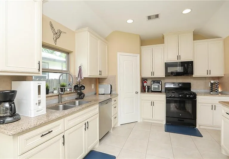 6615 Goldspier St — Photo 12