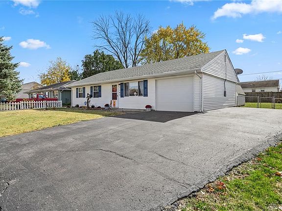 3rd image of 1143 Carman Ave