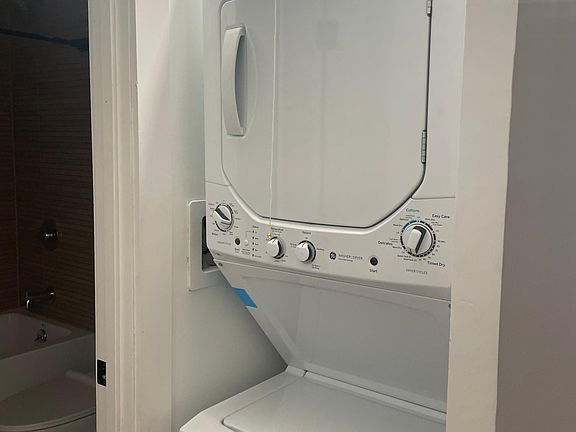 3rd image of 220 Franklin Pl APT 6
