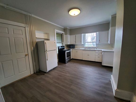 3rd image of 64 E Houston Ave