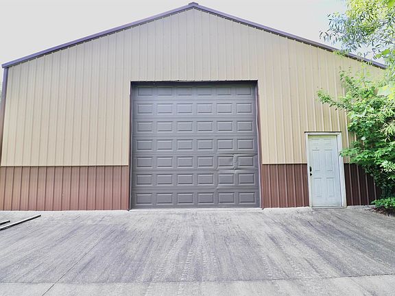2nd image of 4436 Shoemaker Rd