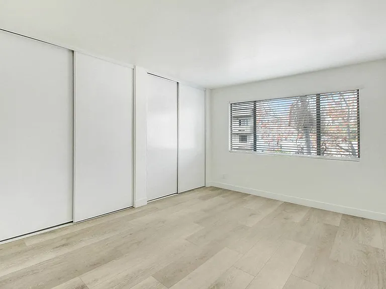 110 S Swall — Photo 31