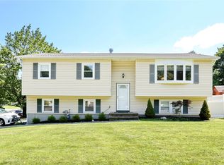 22 Woodridge Dr, Thiells, NY 10984