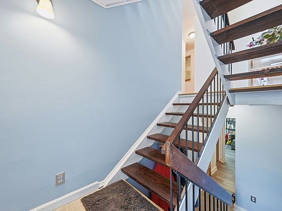 4th image of 502 Cherry Ct