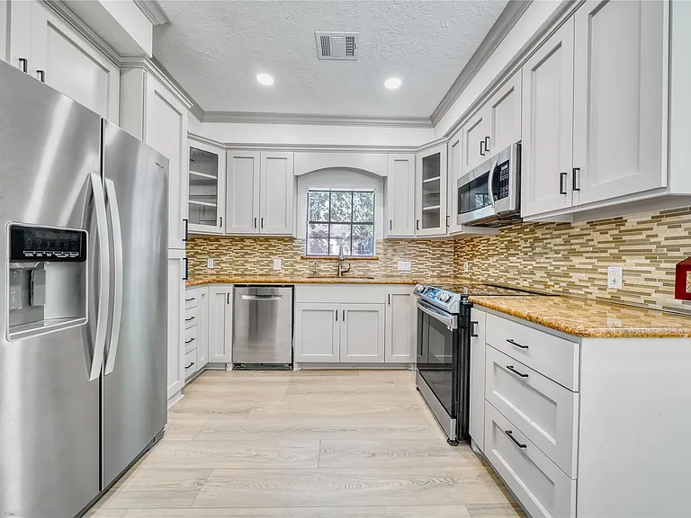 8006 Albin Ln — Photo 11