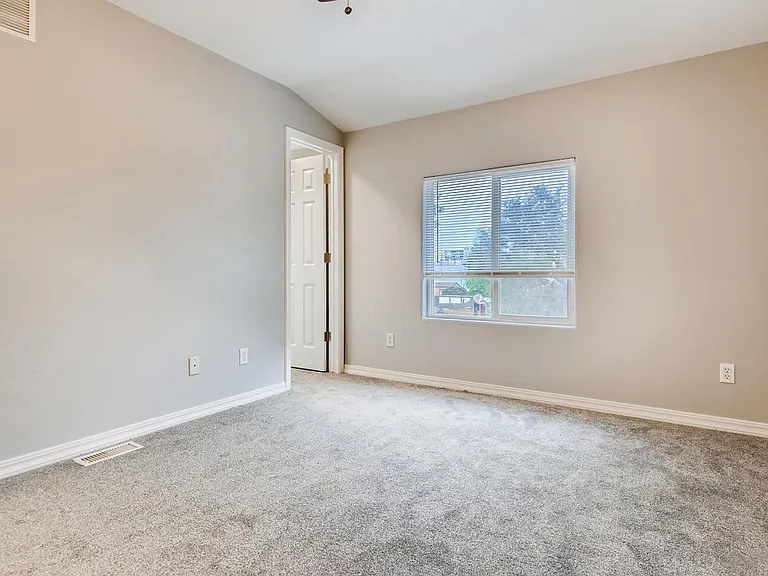 832 Mariposa St — Photo 16