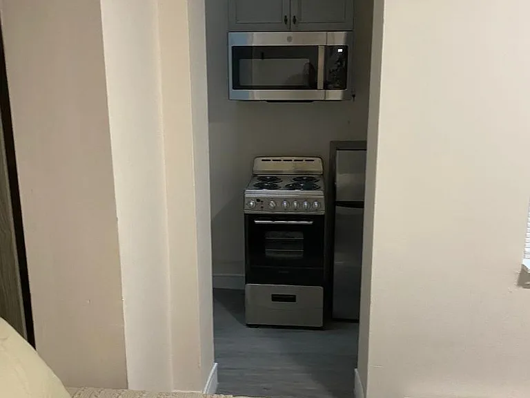 1017 Pine Street — Photo 2