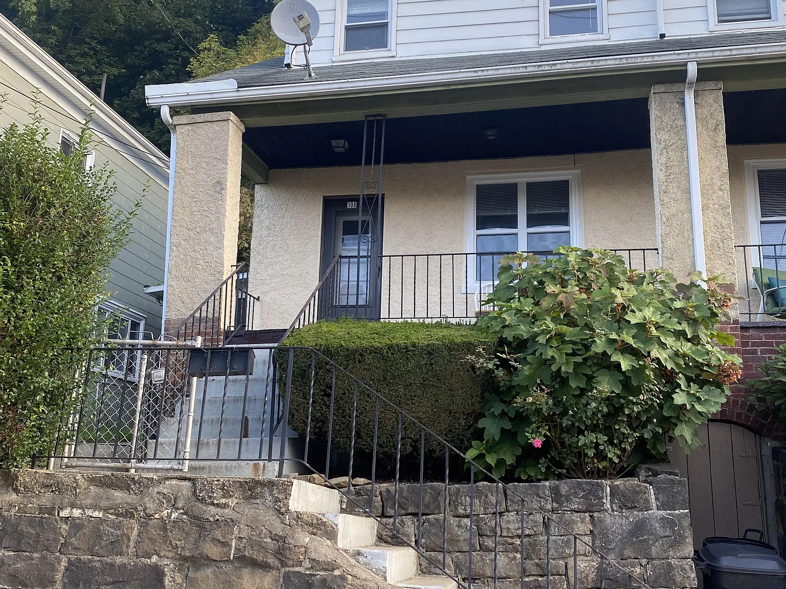 3 bed, 1000 sqft, $1,600 — Photo 1