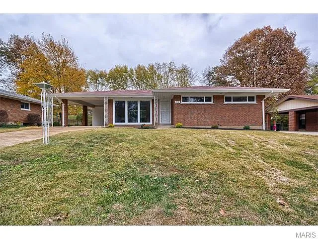 8830 Red Oak Dr photo 1