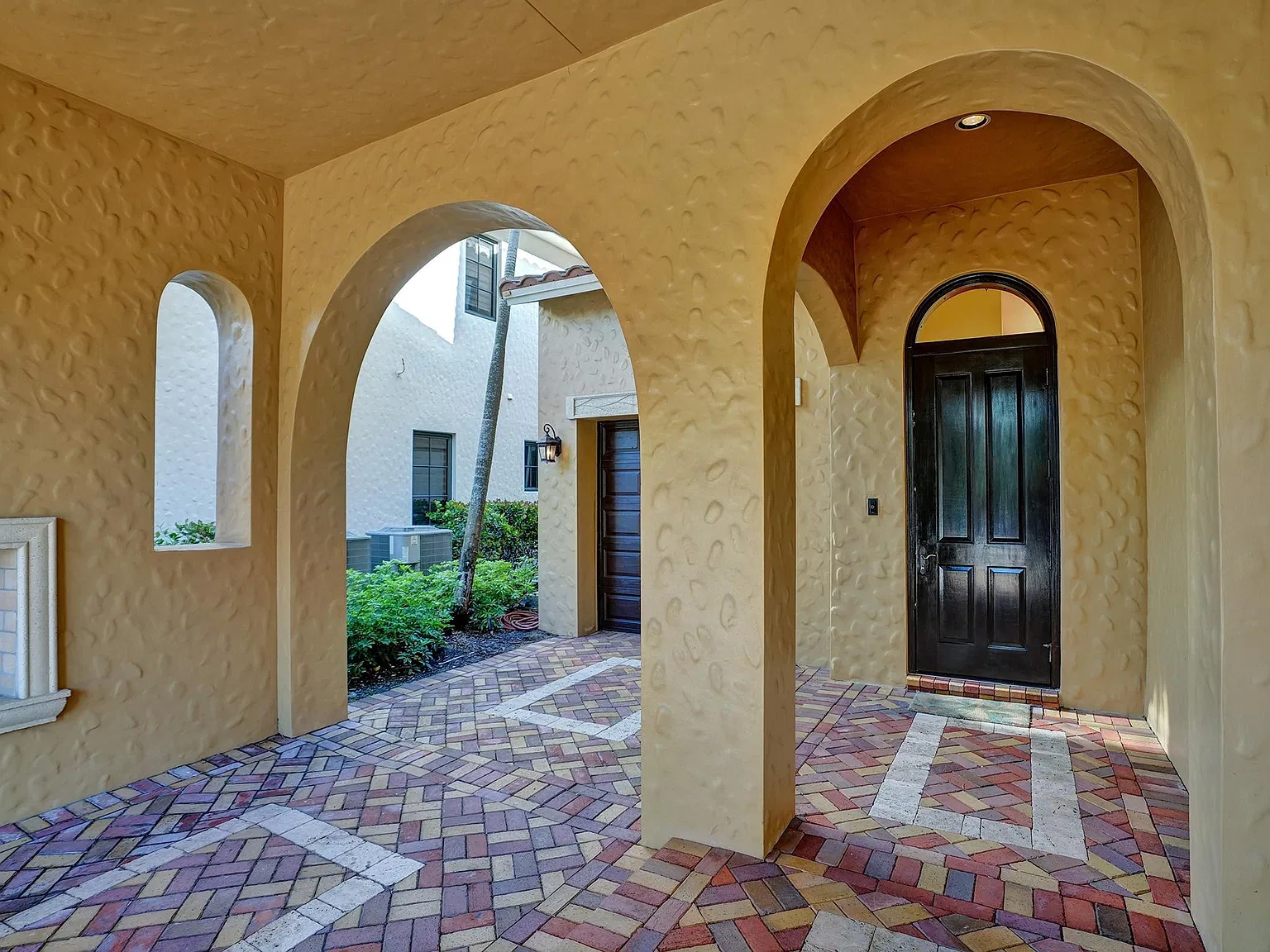 4 bed, 3.0 bath, 3213 sqft, $8,500 — Photo 4