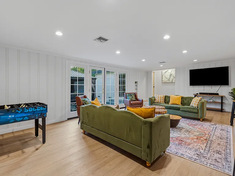 5835 Hillview Park Ave — Photo 22