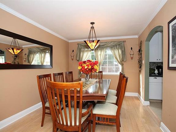 5th image of 6305 Solano Dr
