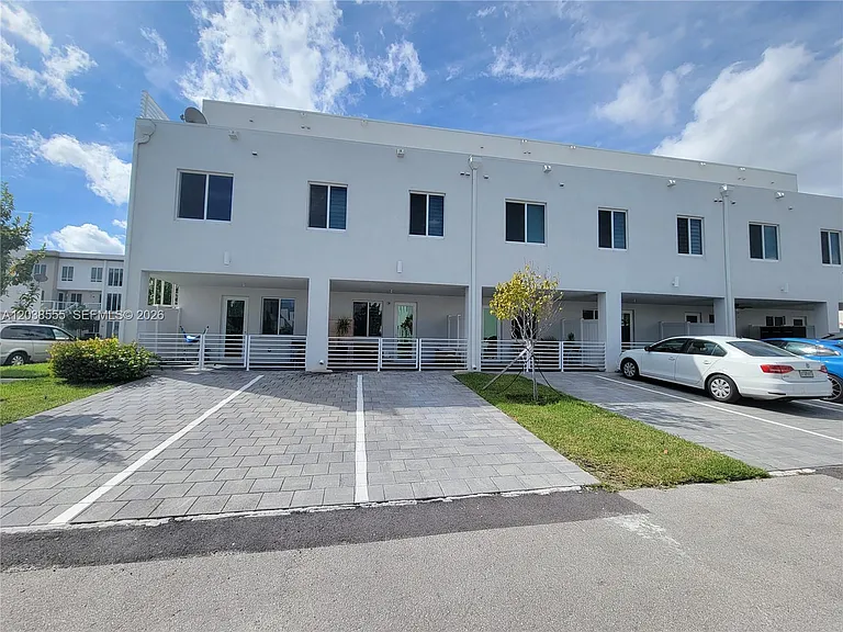 6401 NW 103rd Pl #105 — Photo 3