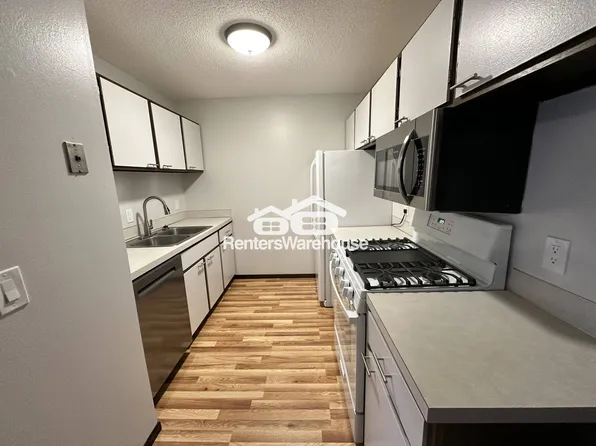 1601 N Innsbruck Dr APT 102, Fridley, MN 55432