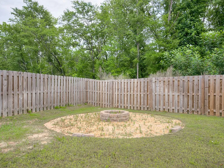 2106 Collier Rd — Photo 32