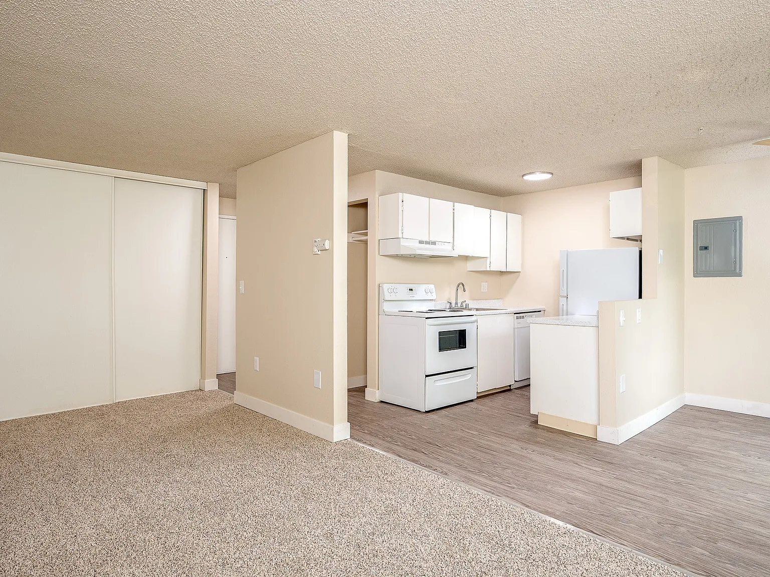 Sunset Apartments — Photo 3