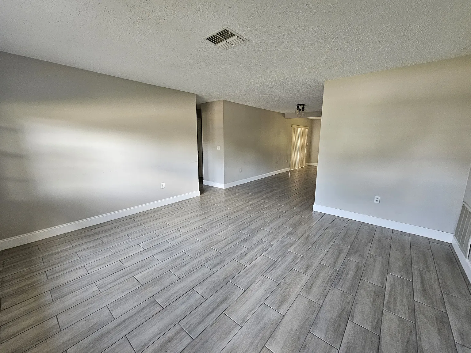 2 bed, 1.5 bath, 1143 sqft, $1,600 — Photo 4