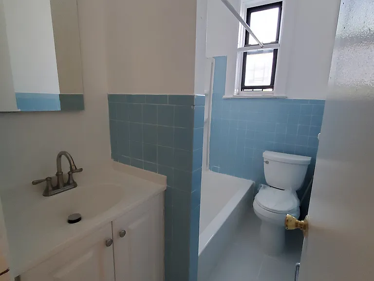 34-49 41st St #3L — Photo 2